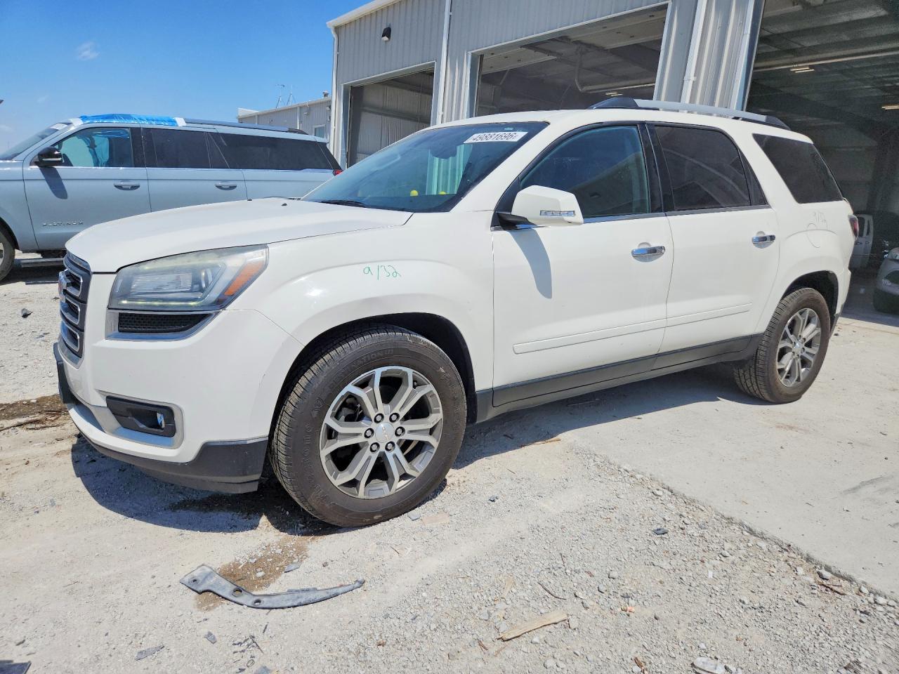 Salvage GMC Acadia Image