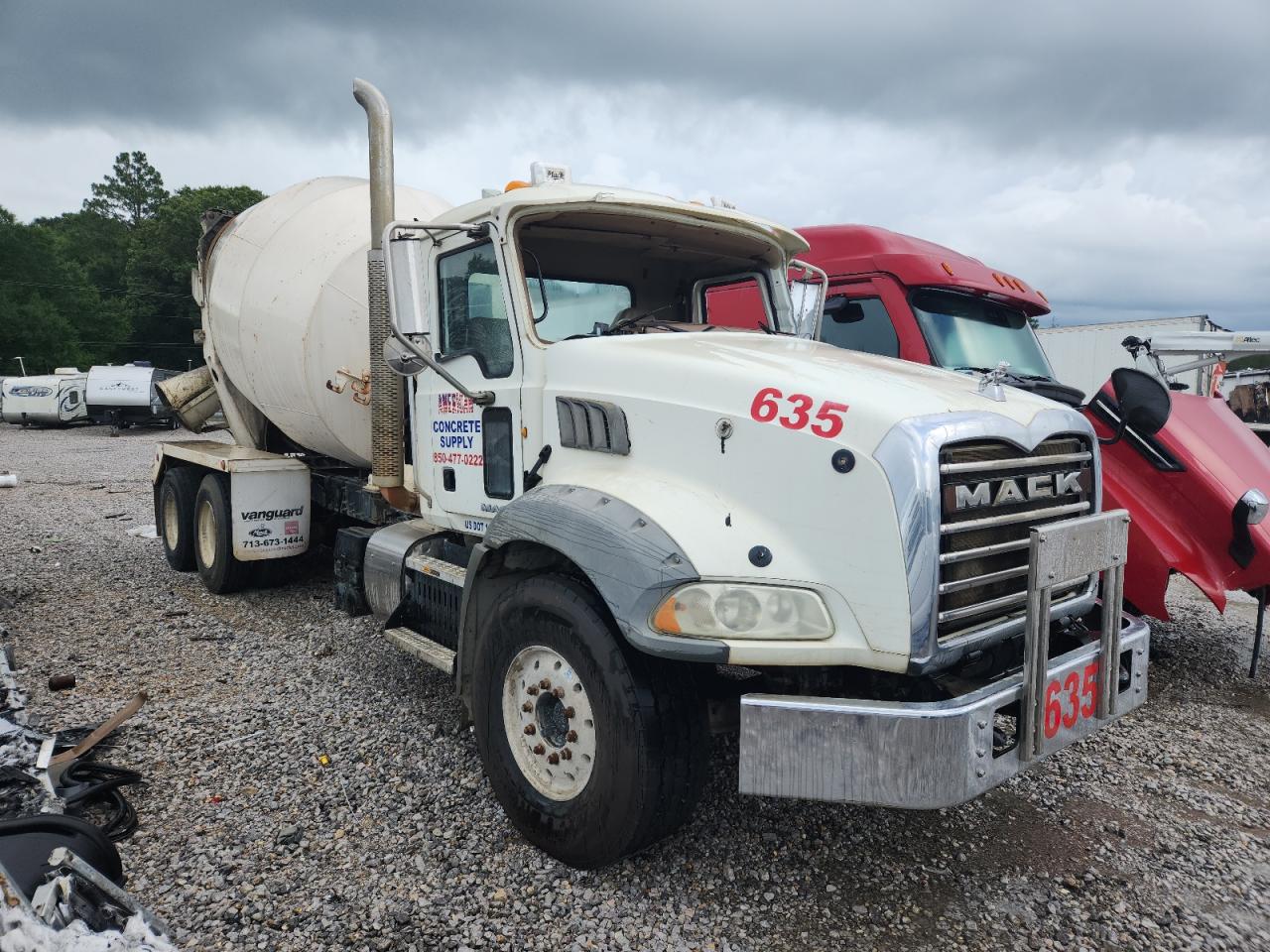Salvage Mack 800 Gu Image