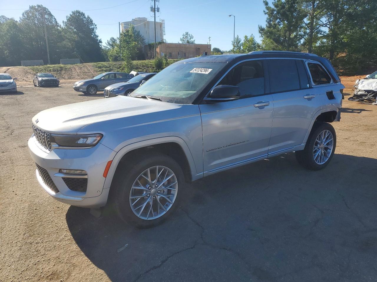 Salvage Jeep Grand Cherokee Image