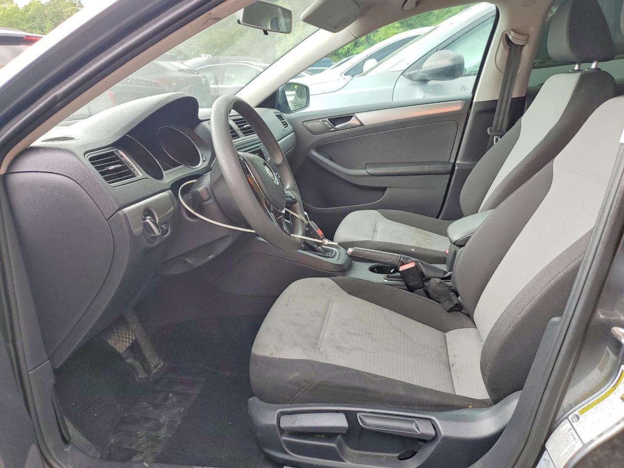 Volkswagen Jetta S