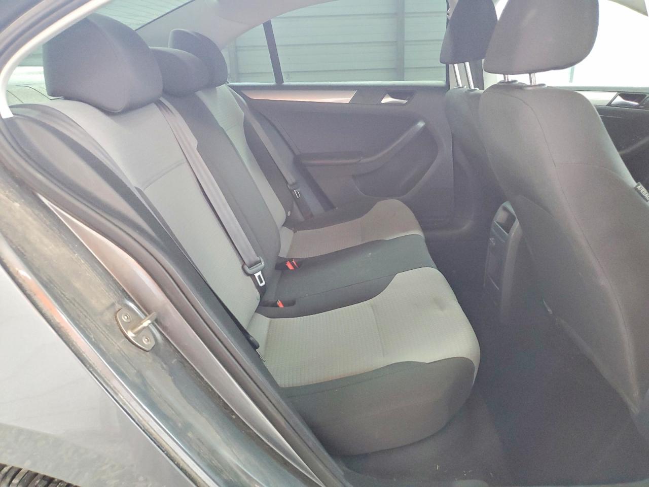 Volkswagen Jetta S