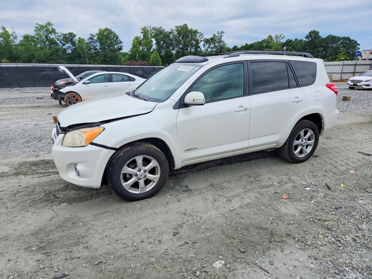 Salvage Toyota RAV4 Image