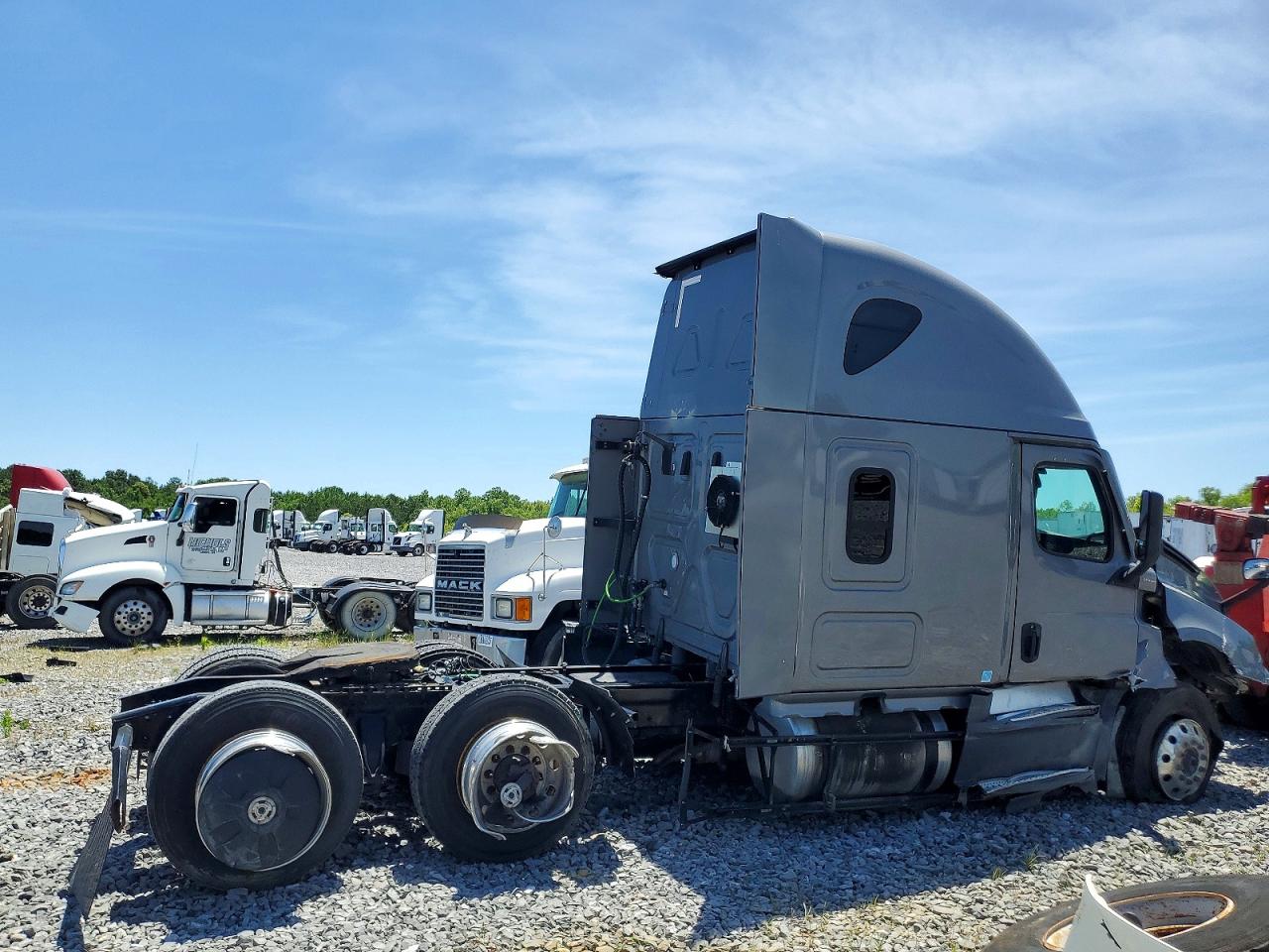 Freightliner Cascadia 126