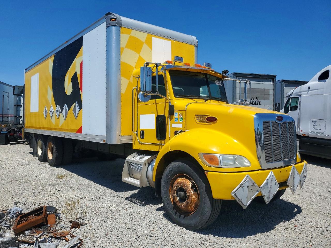 Salvage Peterbilt 340 Image