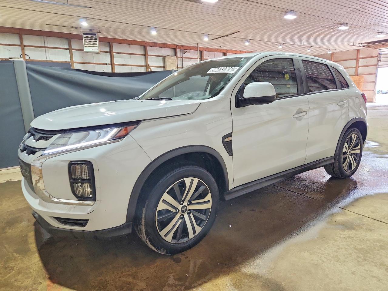 Salvage Mitsubishi Outlander Image