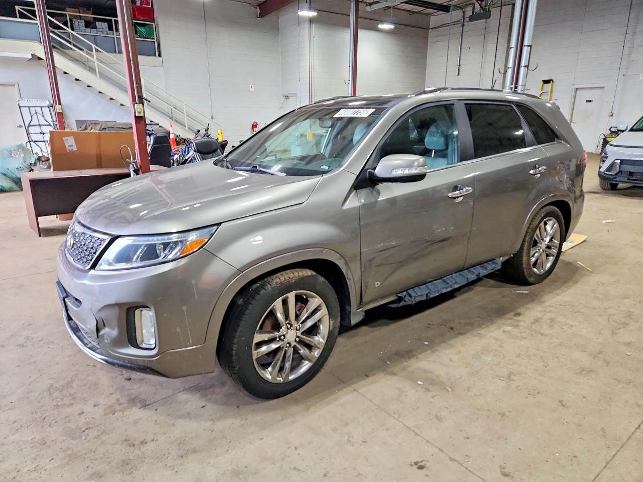 Salvage Kia Sorento Image