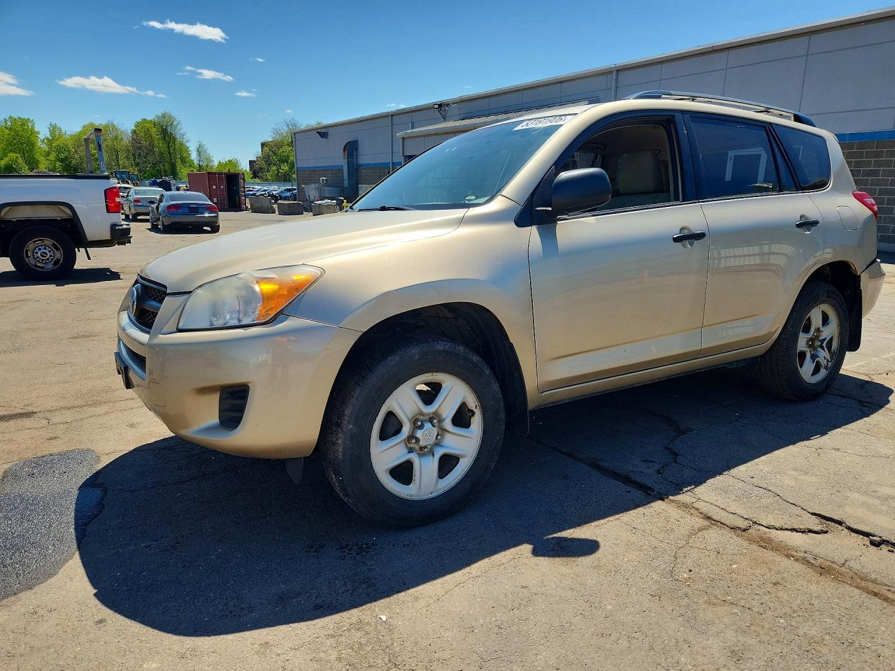 Salvage Toyota RAV4 Image