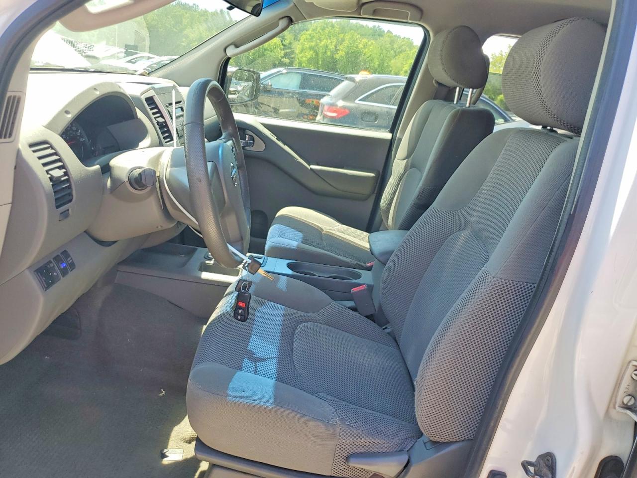Nissan Frontier Se V6