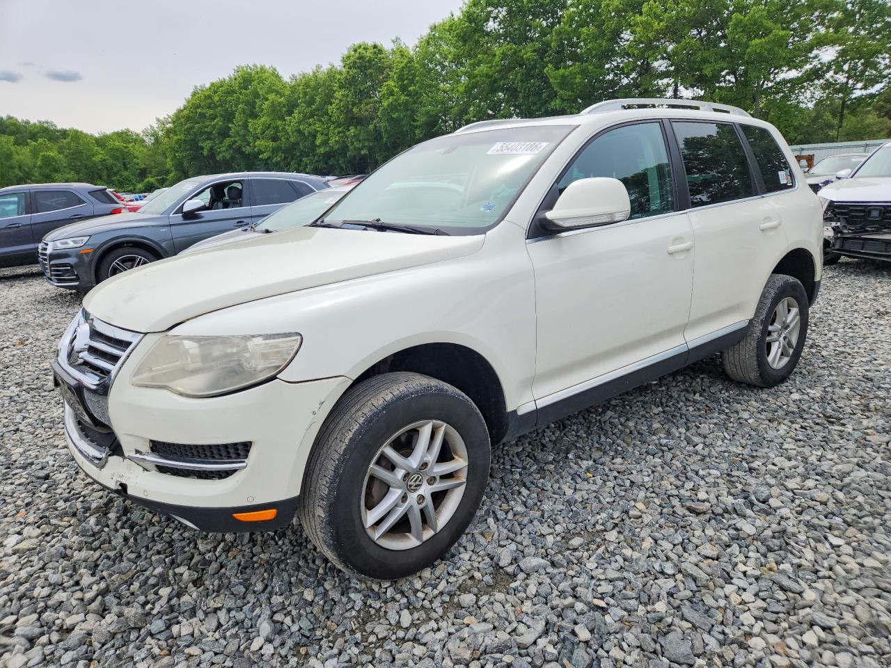 Salvage Volkswagen Touareg Image