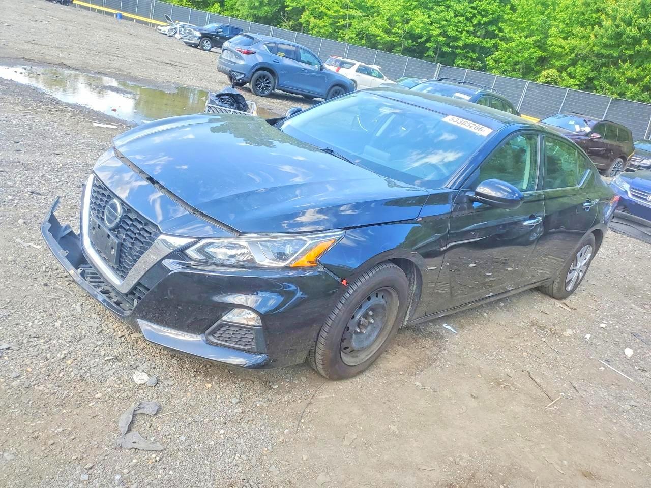 Salvage Nissan Altima Image
