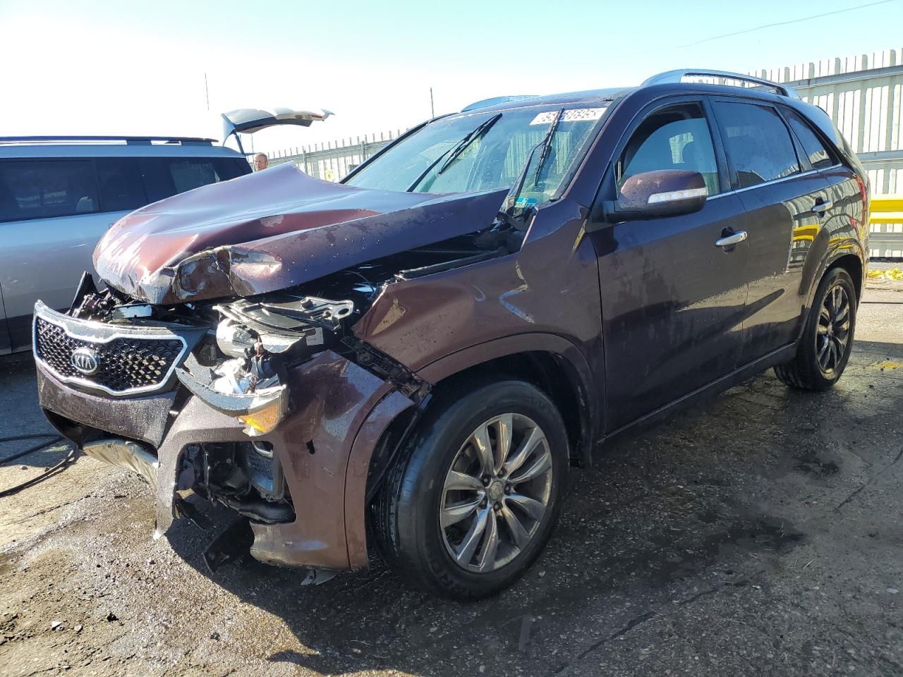 Salvage Kia Sorento Image