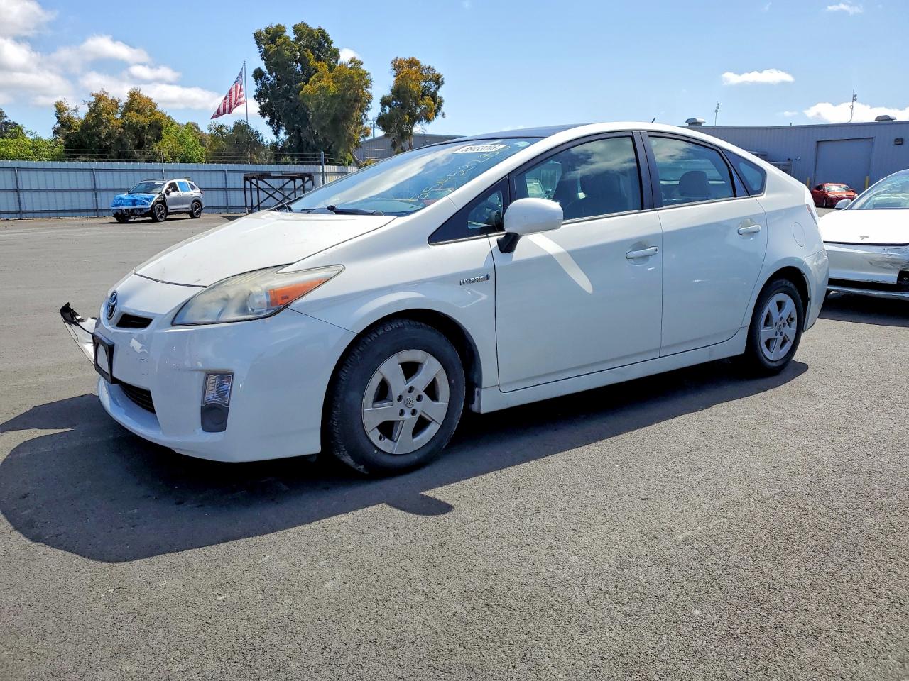 Salvage Toyota Prius Image