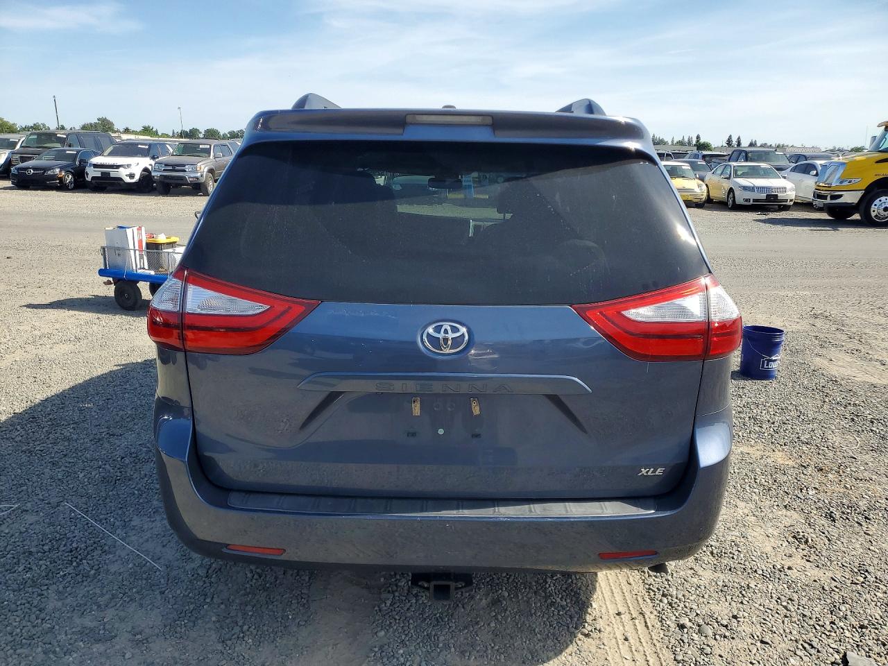Toyota Sienna Xle 8-passenger
