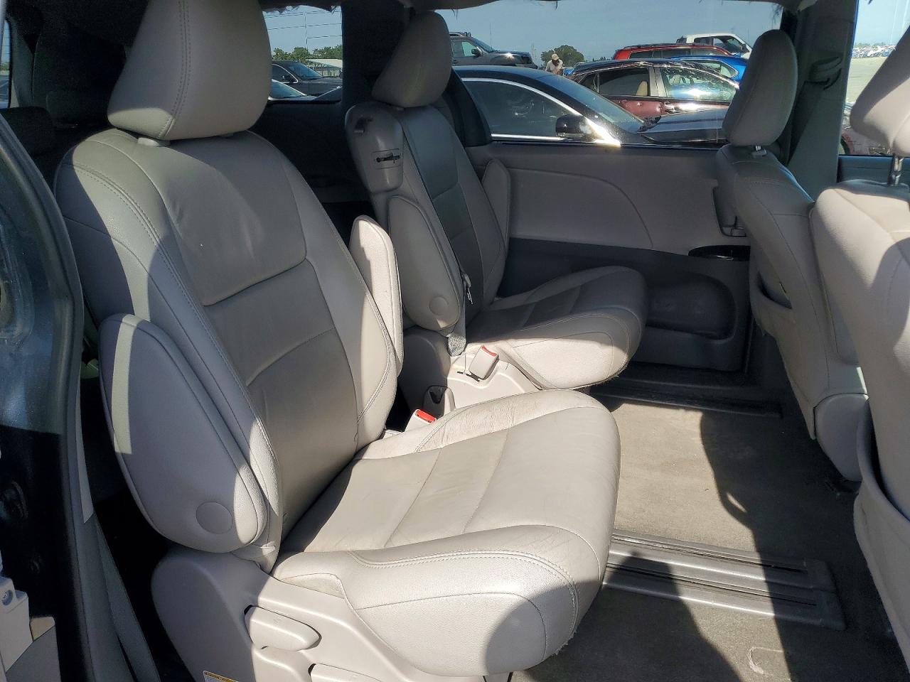 Toyota Sienna Xle 8-passenger