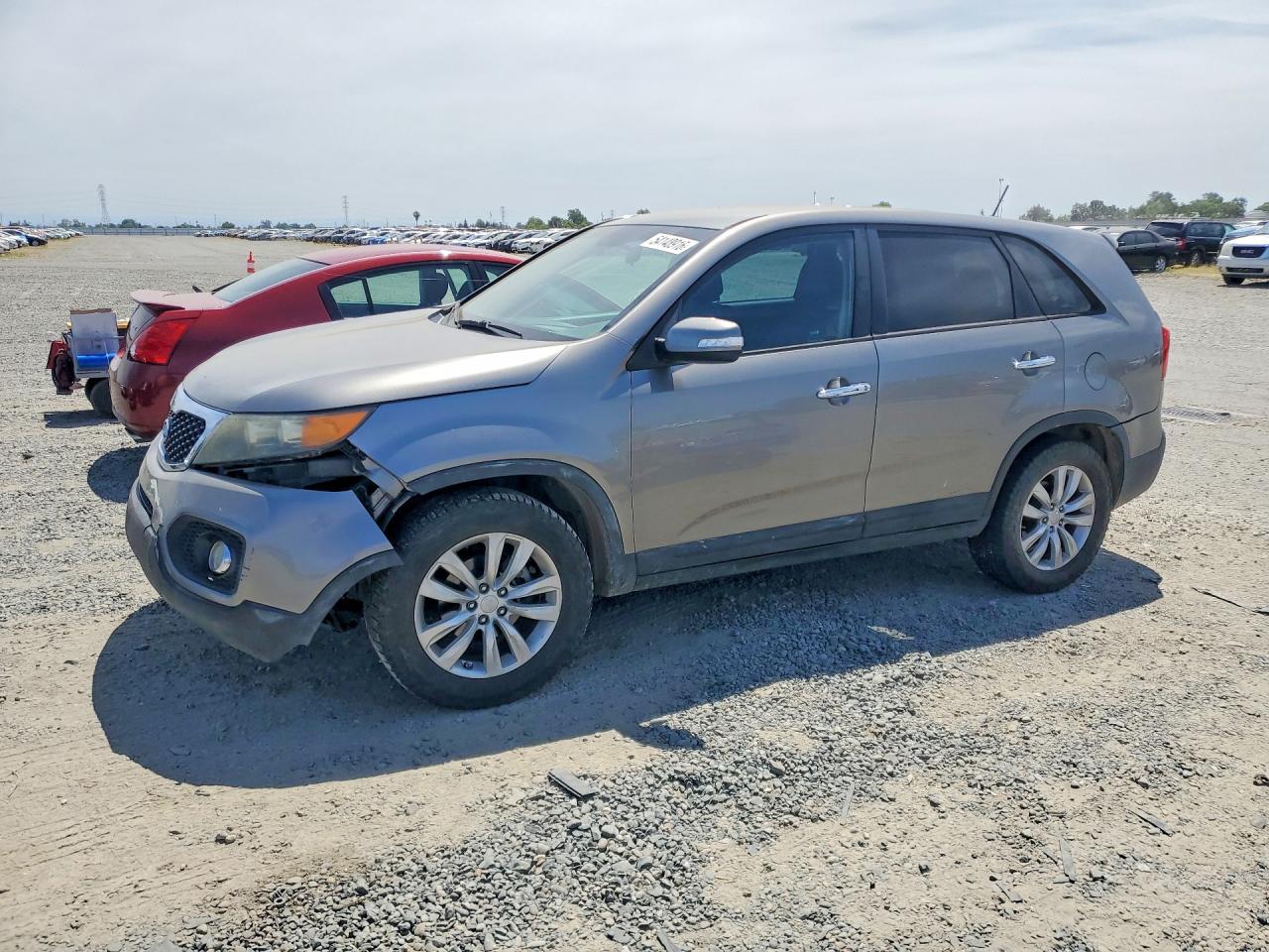 Salvage Kia Sorento Image