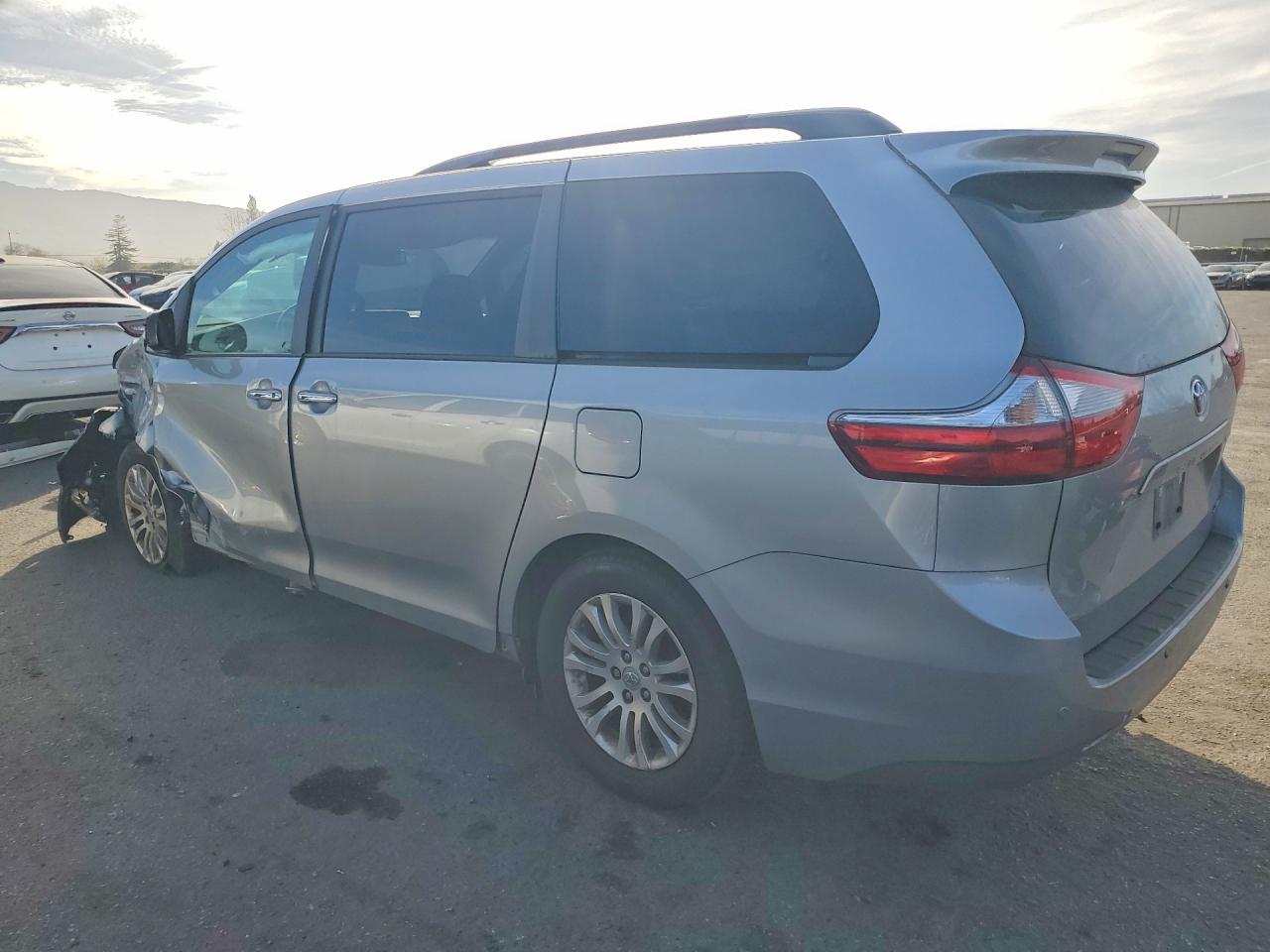 Toyota Sienna Xle 8-passenger