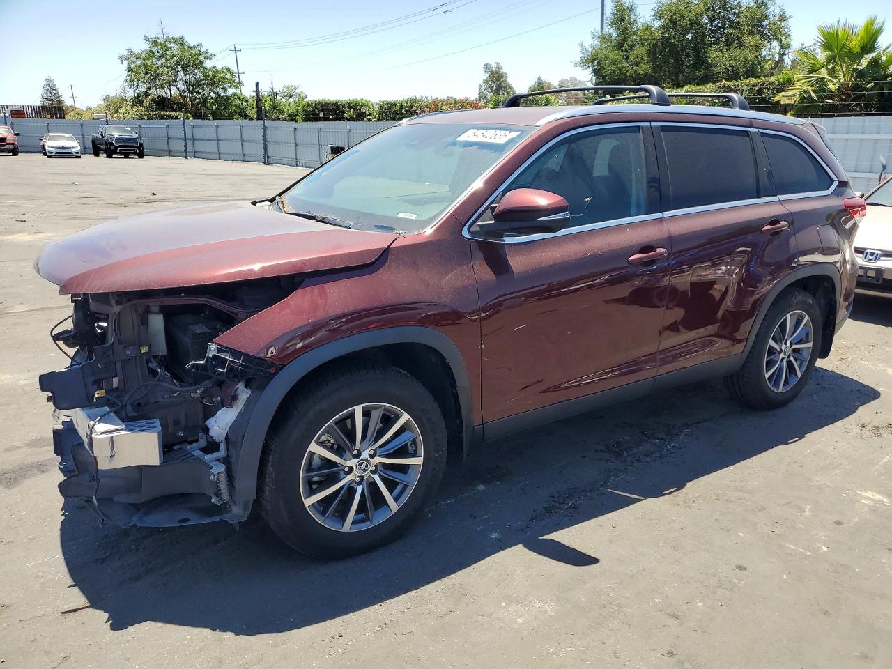 Salvage Toyota Highlander Image