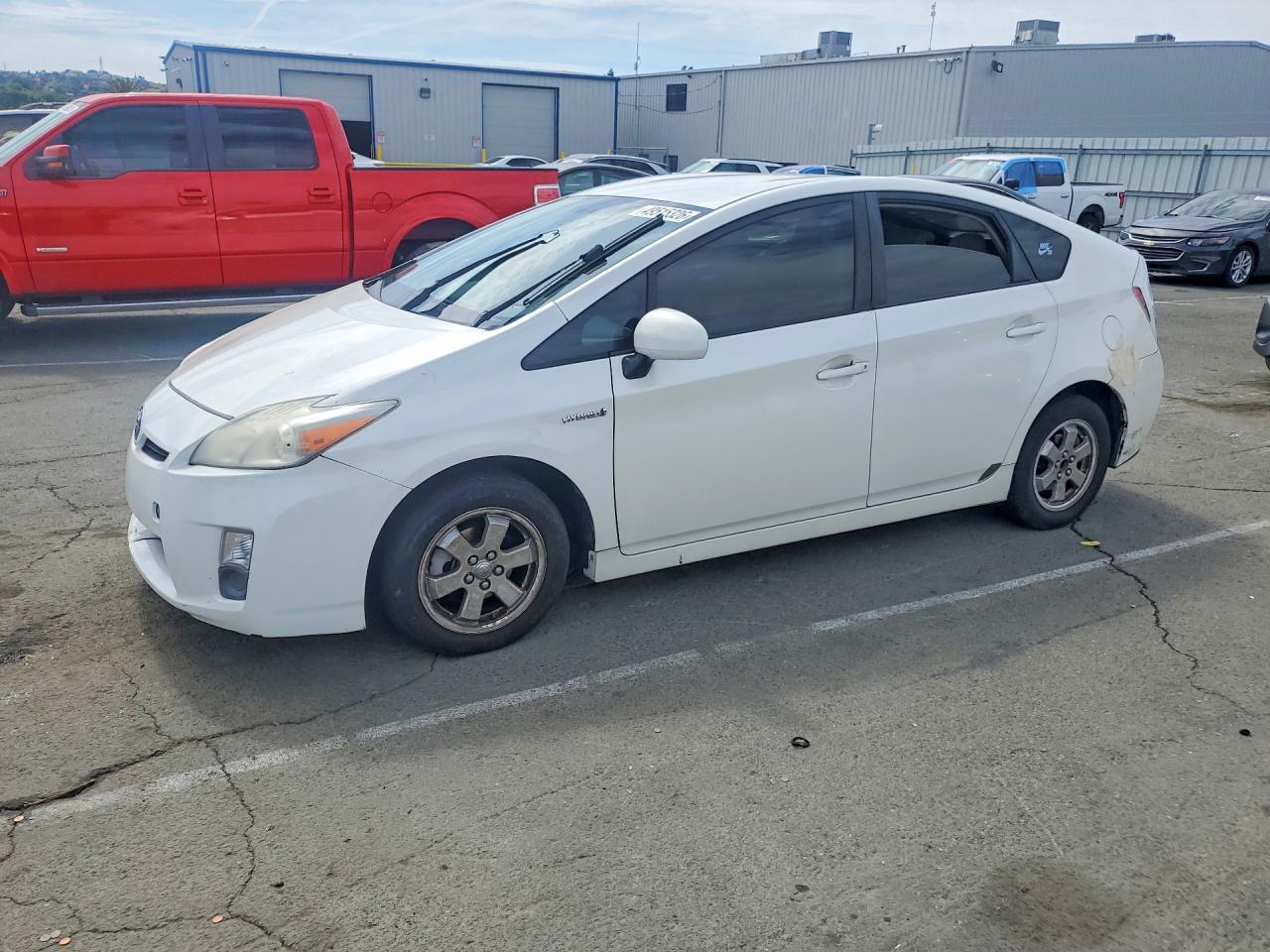 Salvage Toyota Prius Image