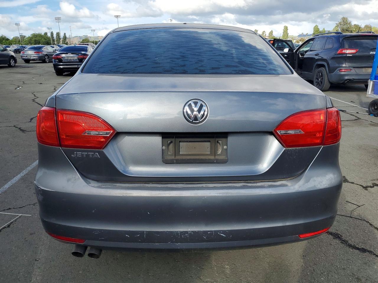 Volkswagen Jetta Base