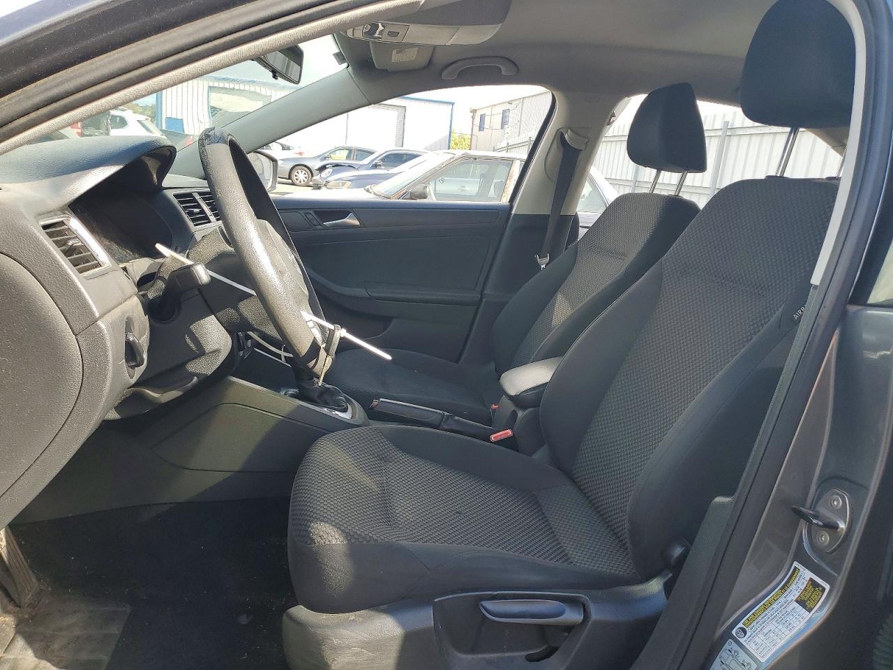 Volkswagen Jetta Base