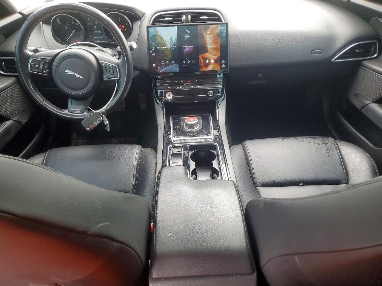Jaguar XE Premium