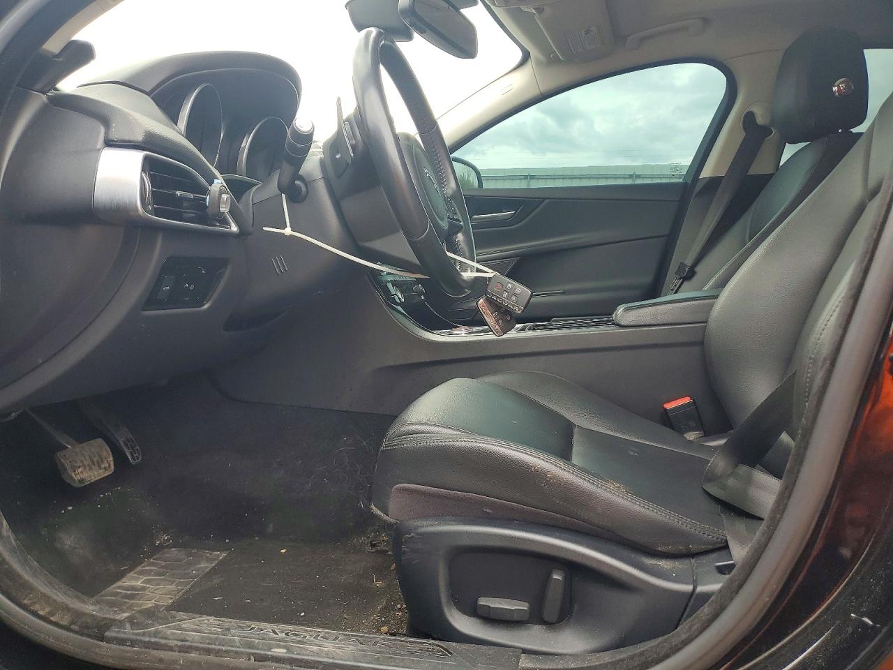 Jaguar XE Premium