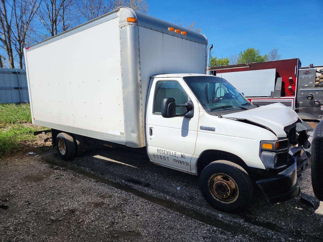 Ford Econoline E450 Super Duty Cutaway Van