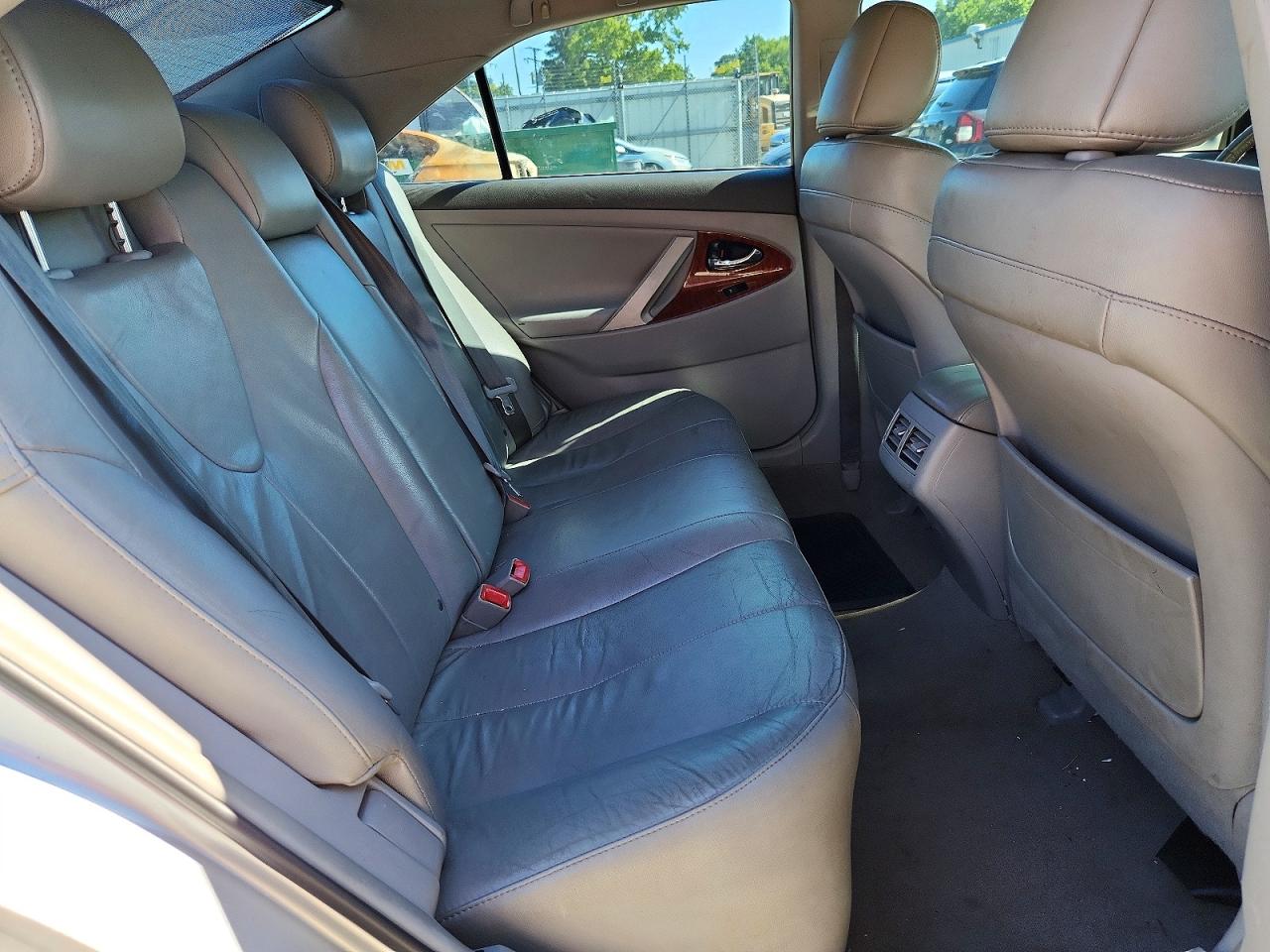 Toyota Camry Xle V6