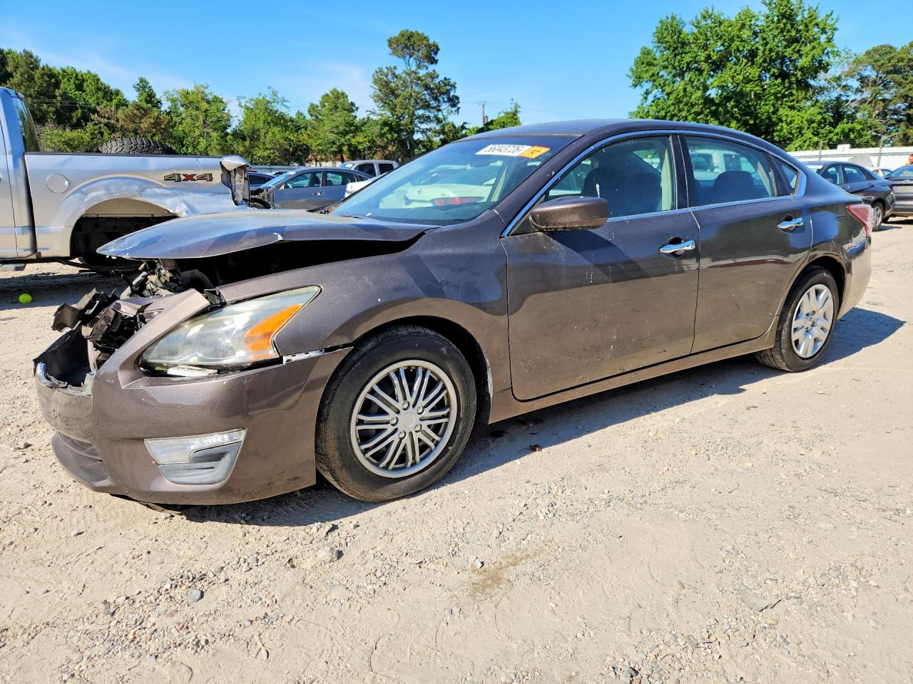 Salvage Nissan Altima Image