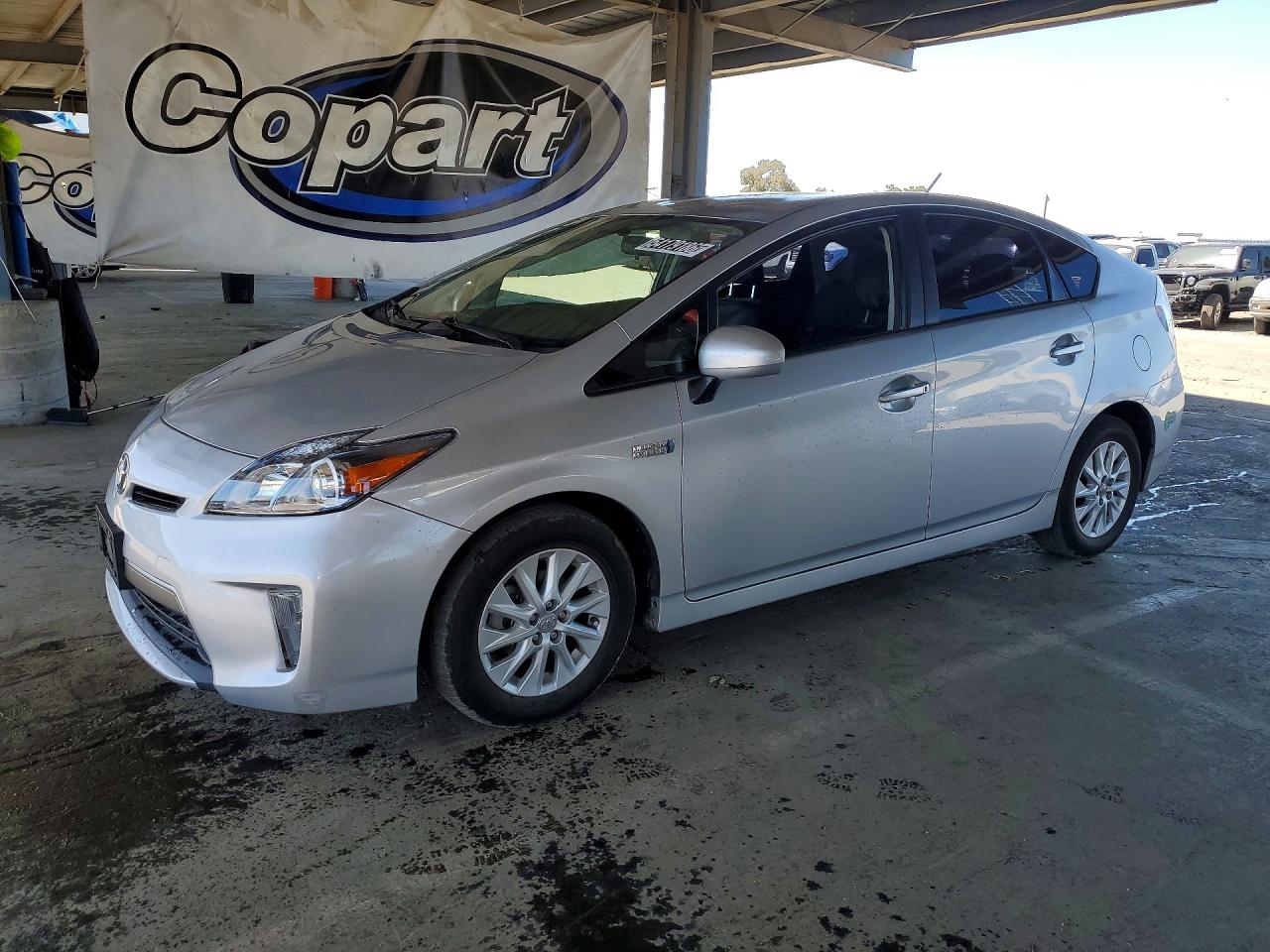 Salvage Toyota Prius Image