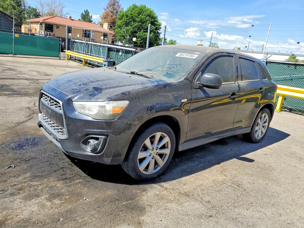 Salvage Mitsubishi Outlander Image