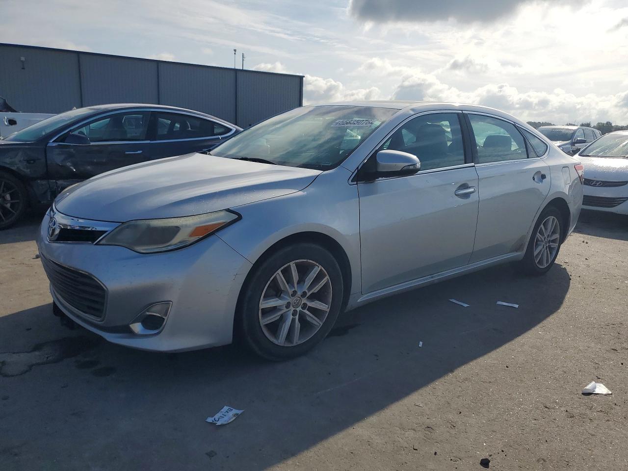 Salvage Toyota Avalon Image