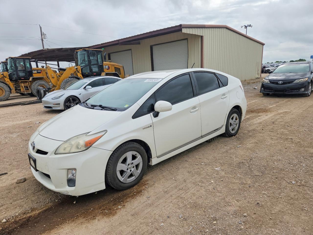 Salvage Toyota Prius Image