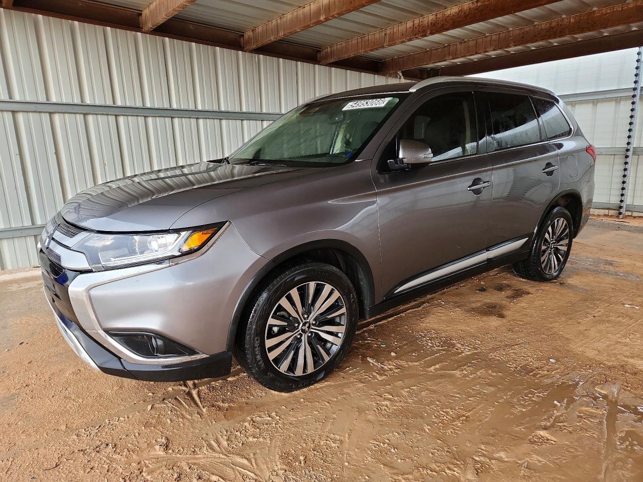 Salvage Mitsubishi Outlander Image