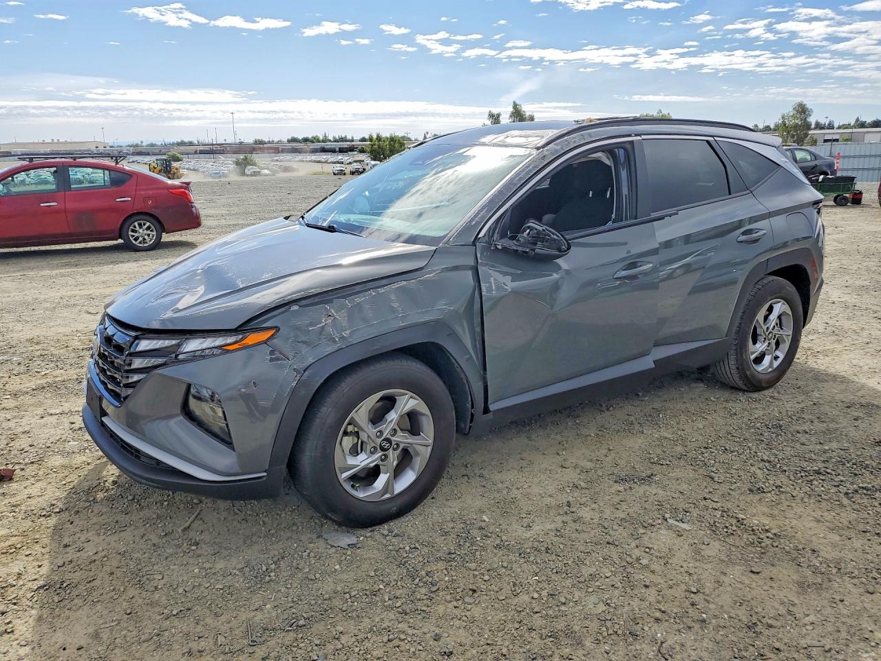 Salvage Hyundai TUCSON Image