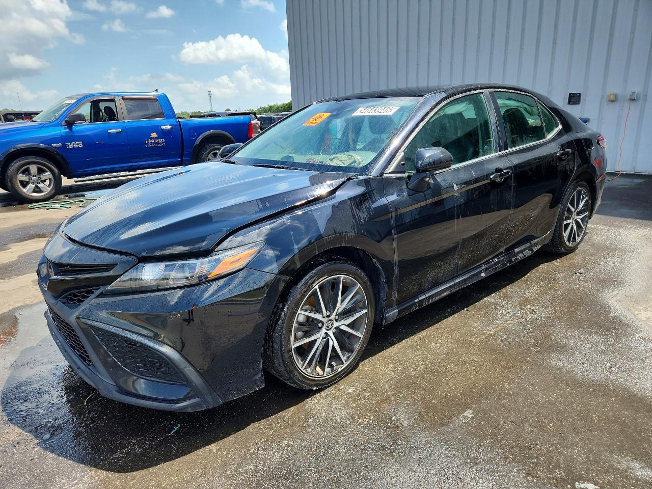 Salvage Toyota Camry Image