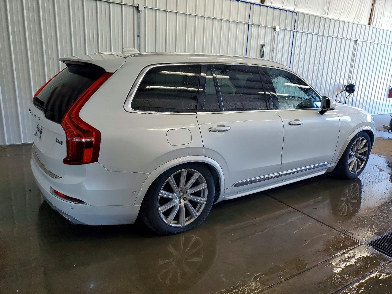 Volvo XC90 T6