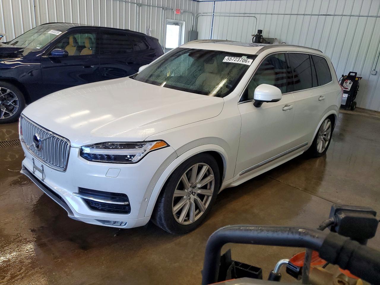Salvage Volvo XC90 Image