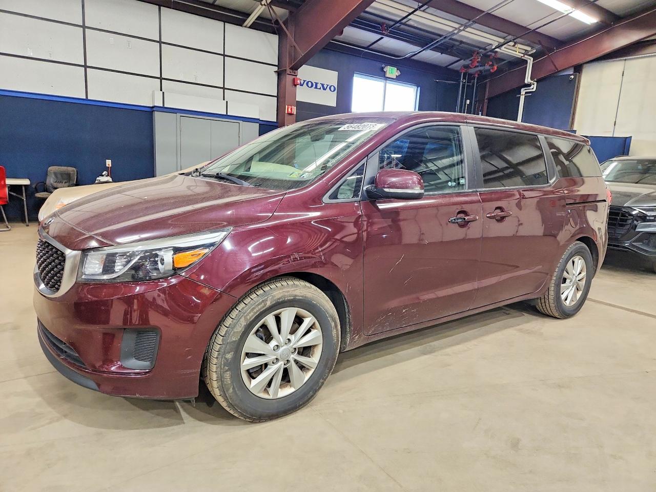 Salvage Kia Sedona Image