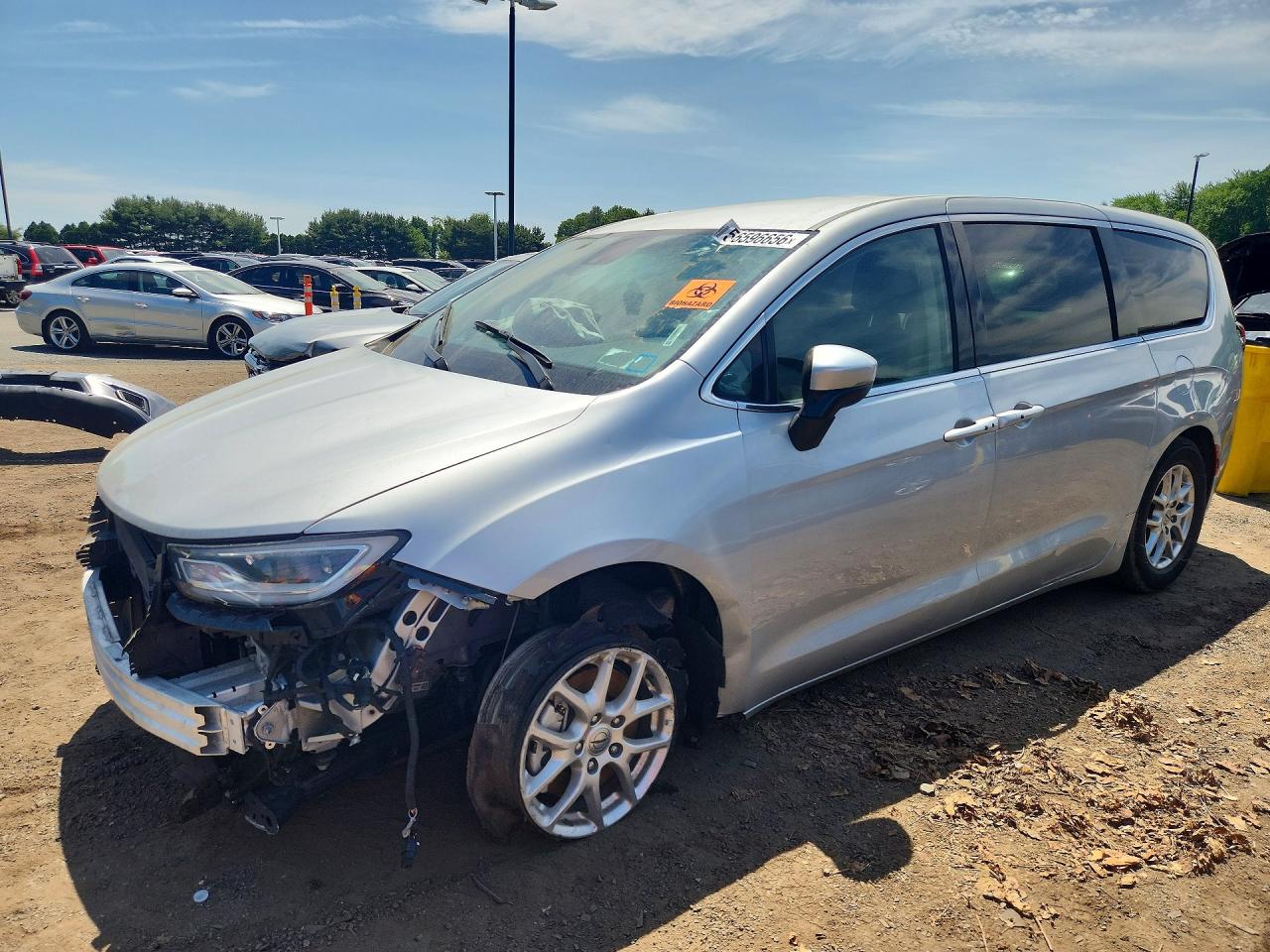 Salvage Chrysler Pacifica Image