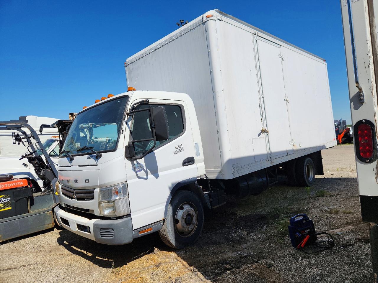 Salvage Mitsubishi Fec72s Image