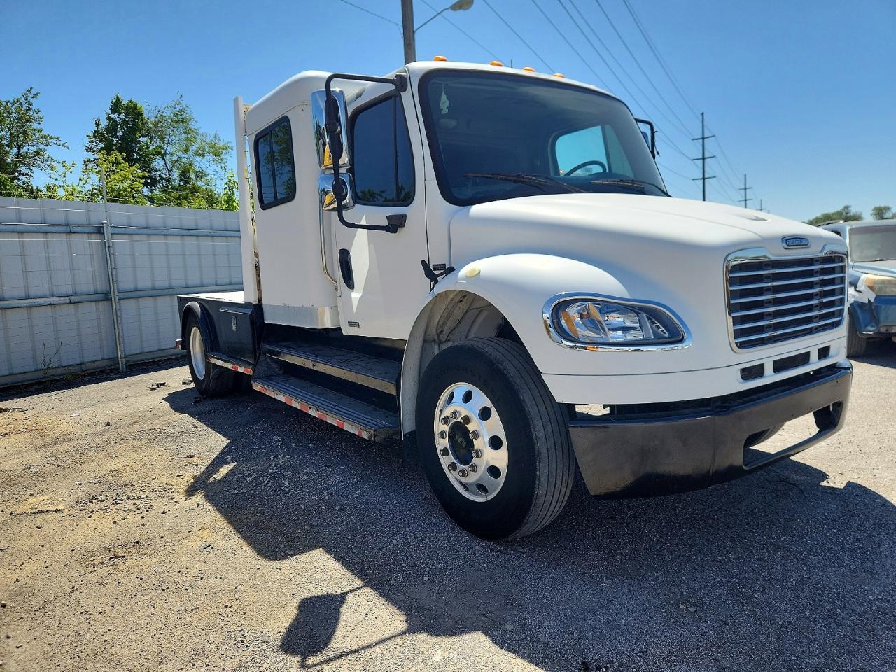 Salvage Freightliner M2 Image