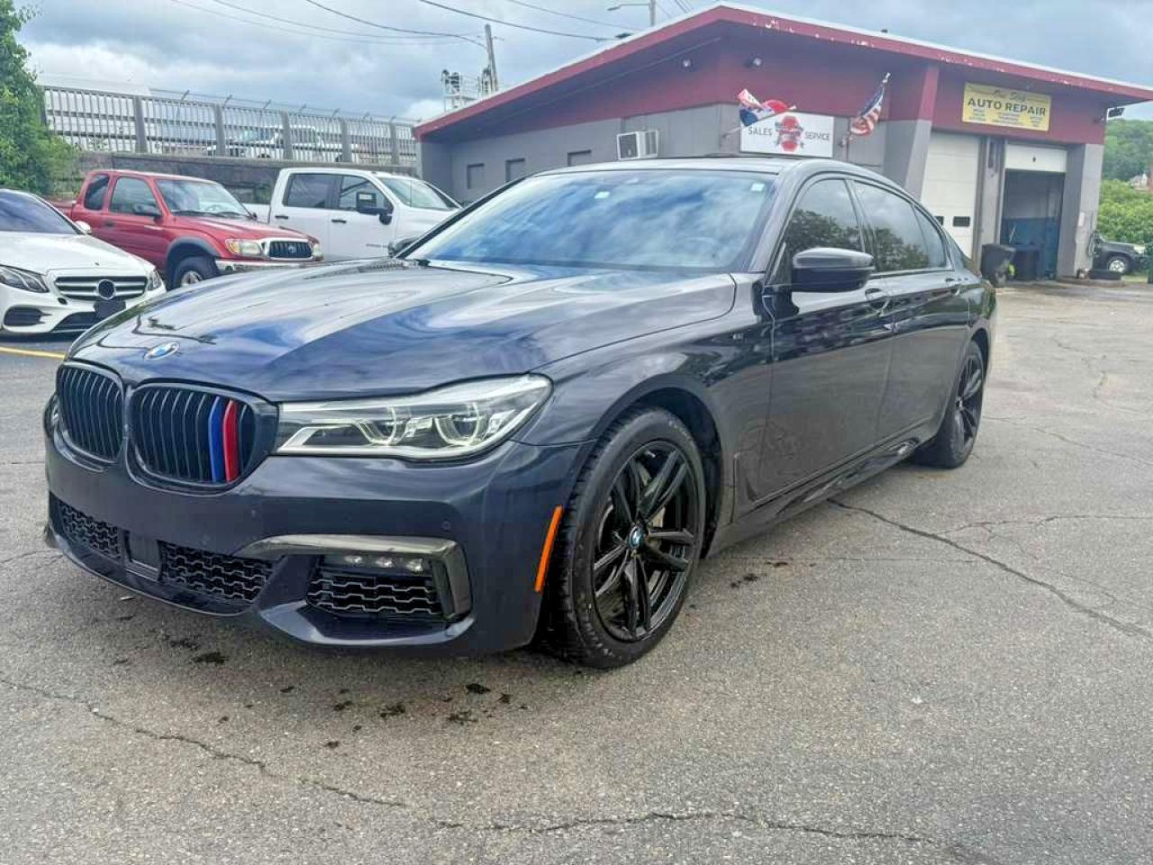 Salvage BMW 7 Series Image
