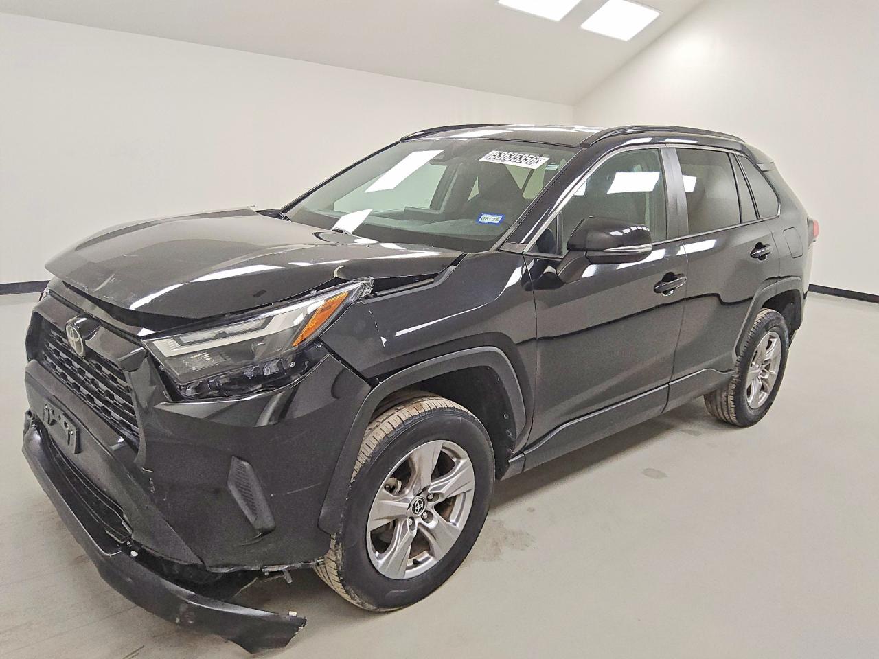 Salvage Toyota RAV4 Image