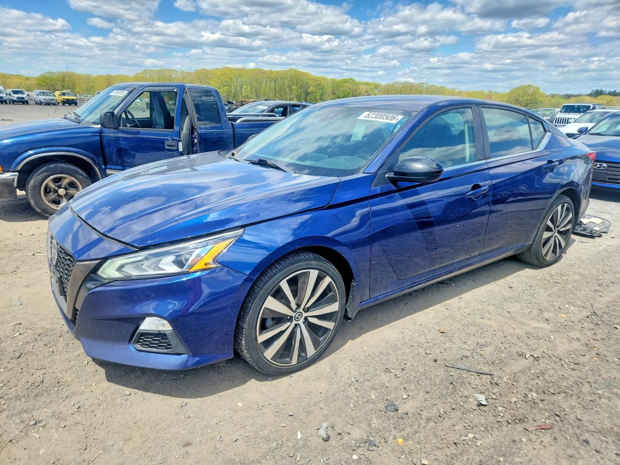 Salvage Nissan Altima Image