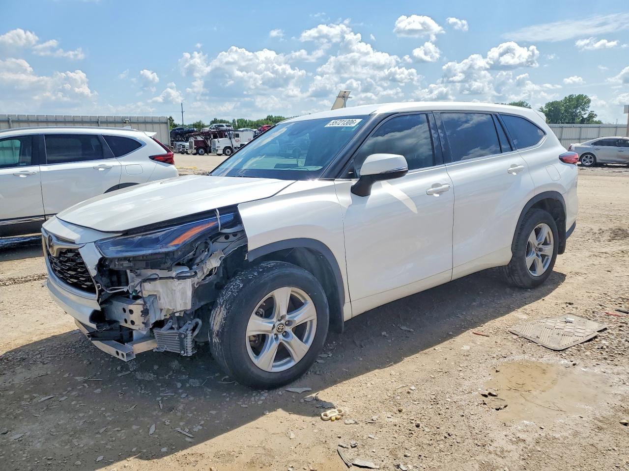Salvage Toyota Highlander Image