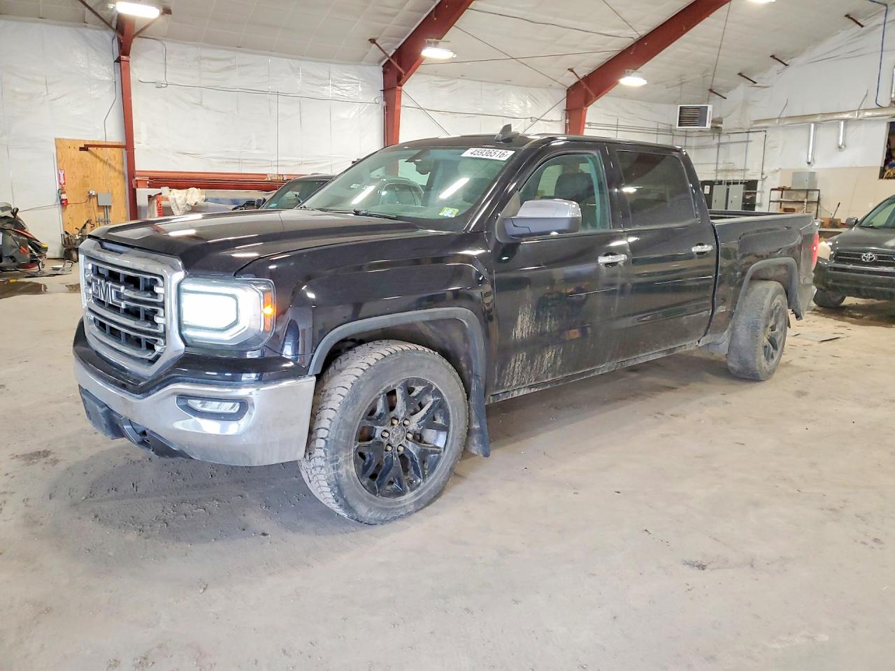 Salvage GMC Sierra Image