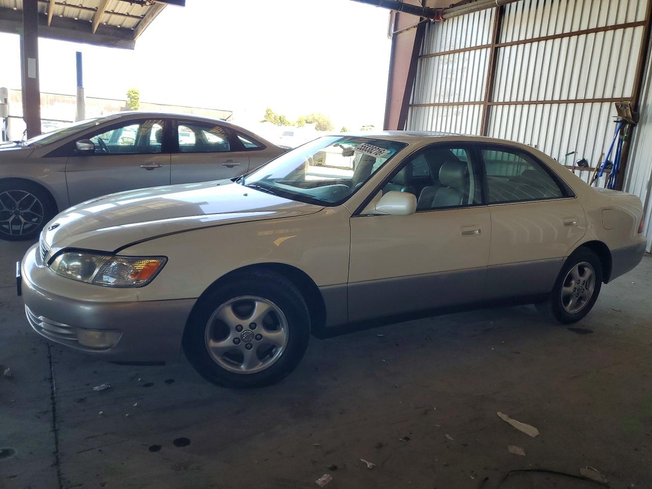 Salvage Lexus Es Image