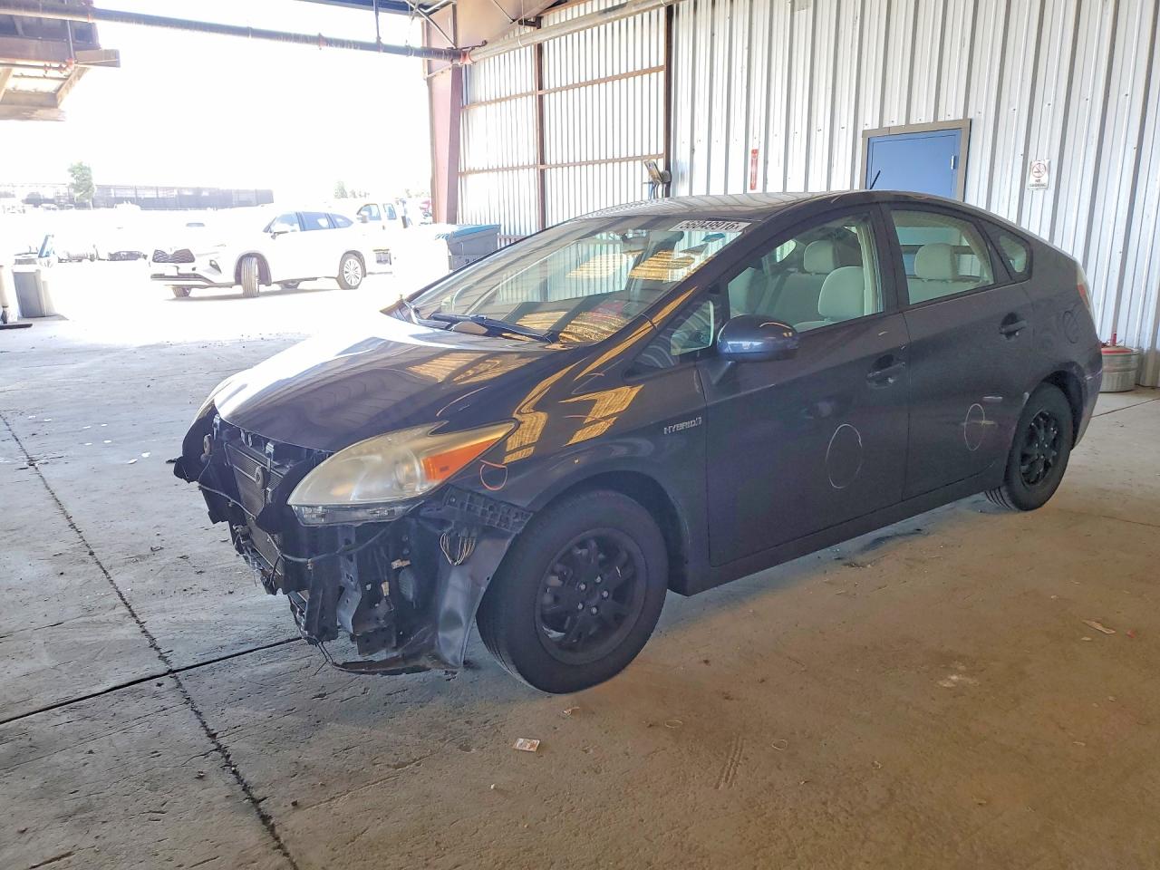 Salvage Toyota Prius Image