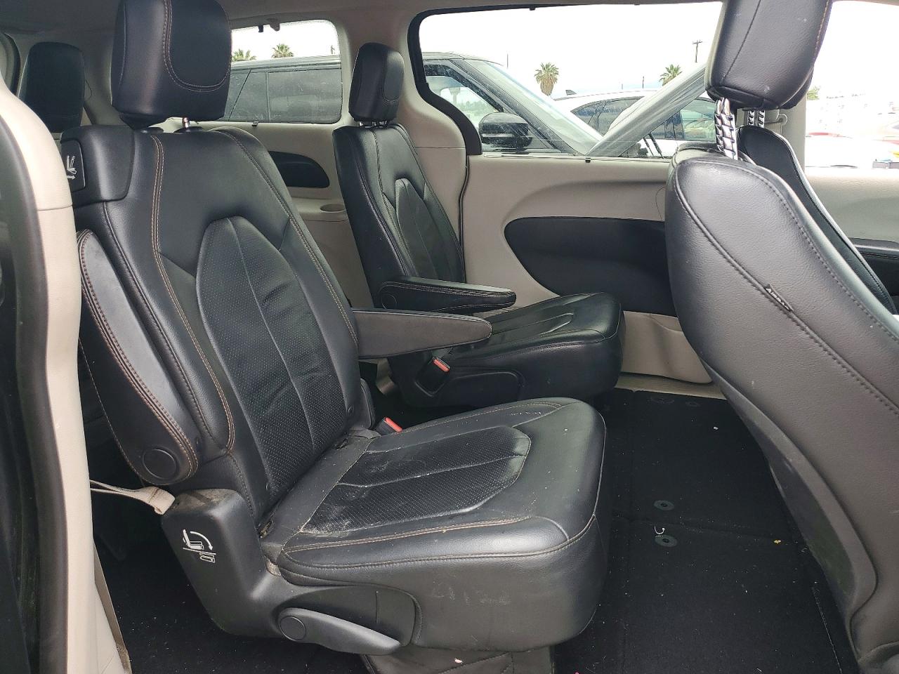 Chrysler Pacifica Touring L